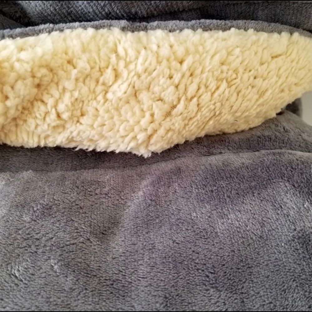 King Size Grey Ultra Soft Plush Blanket Set 3 Pc - Picture 5 of 6